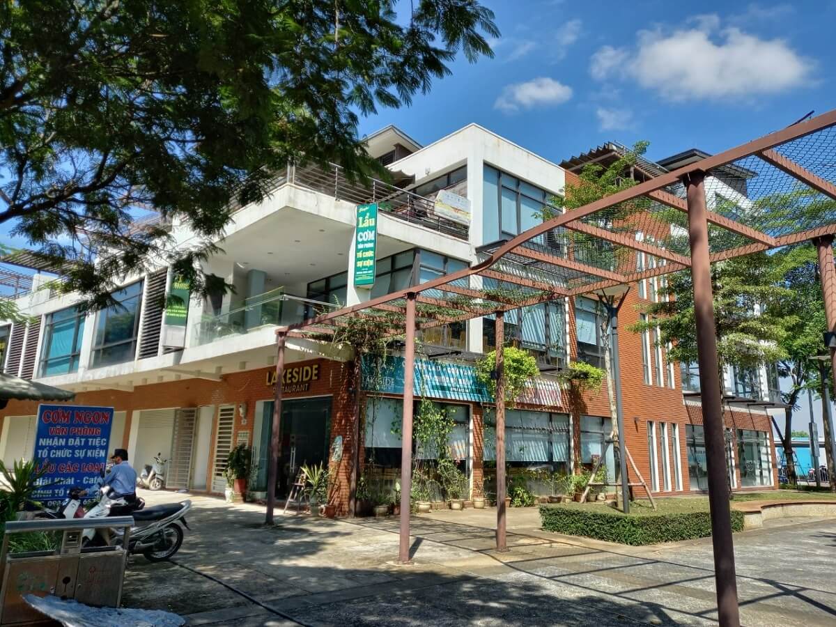 nhà hàng Lakes Side nhận đặ tiệc